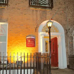 Baggot Court Townhouse Hotel